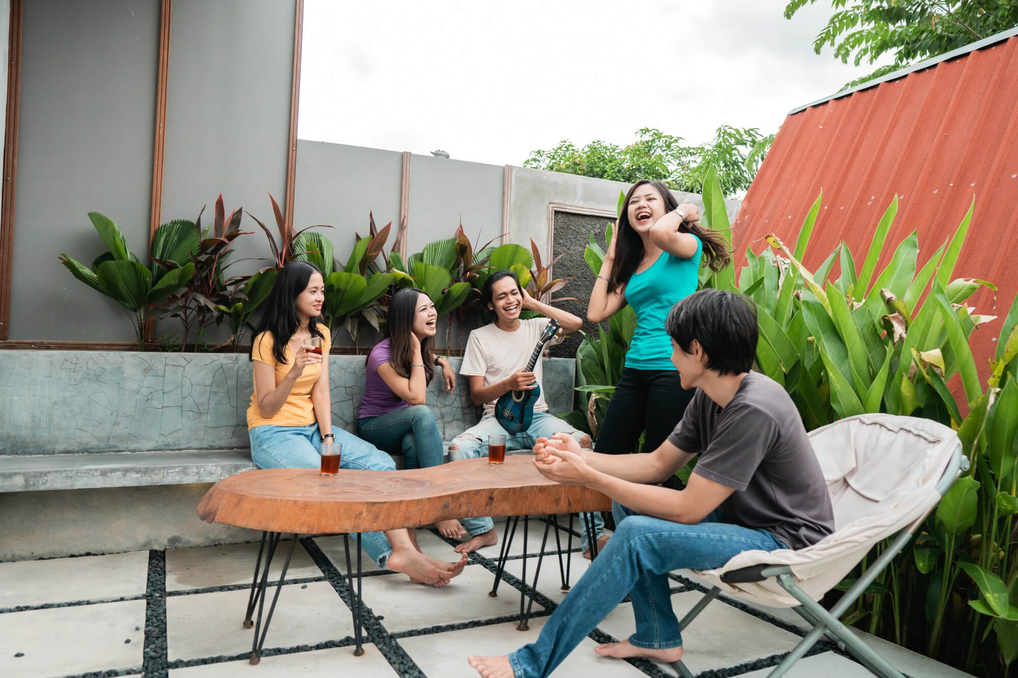 backyard-hangout